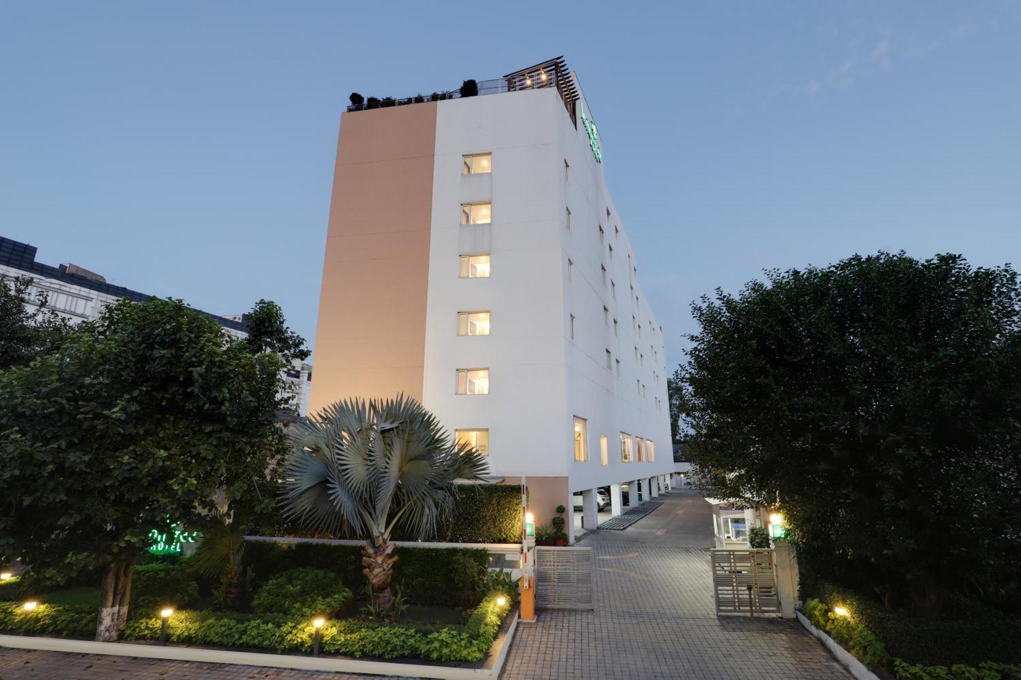Lemon Tree Hotel Chandīgarh Exterior foto