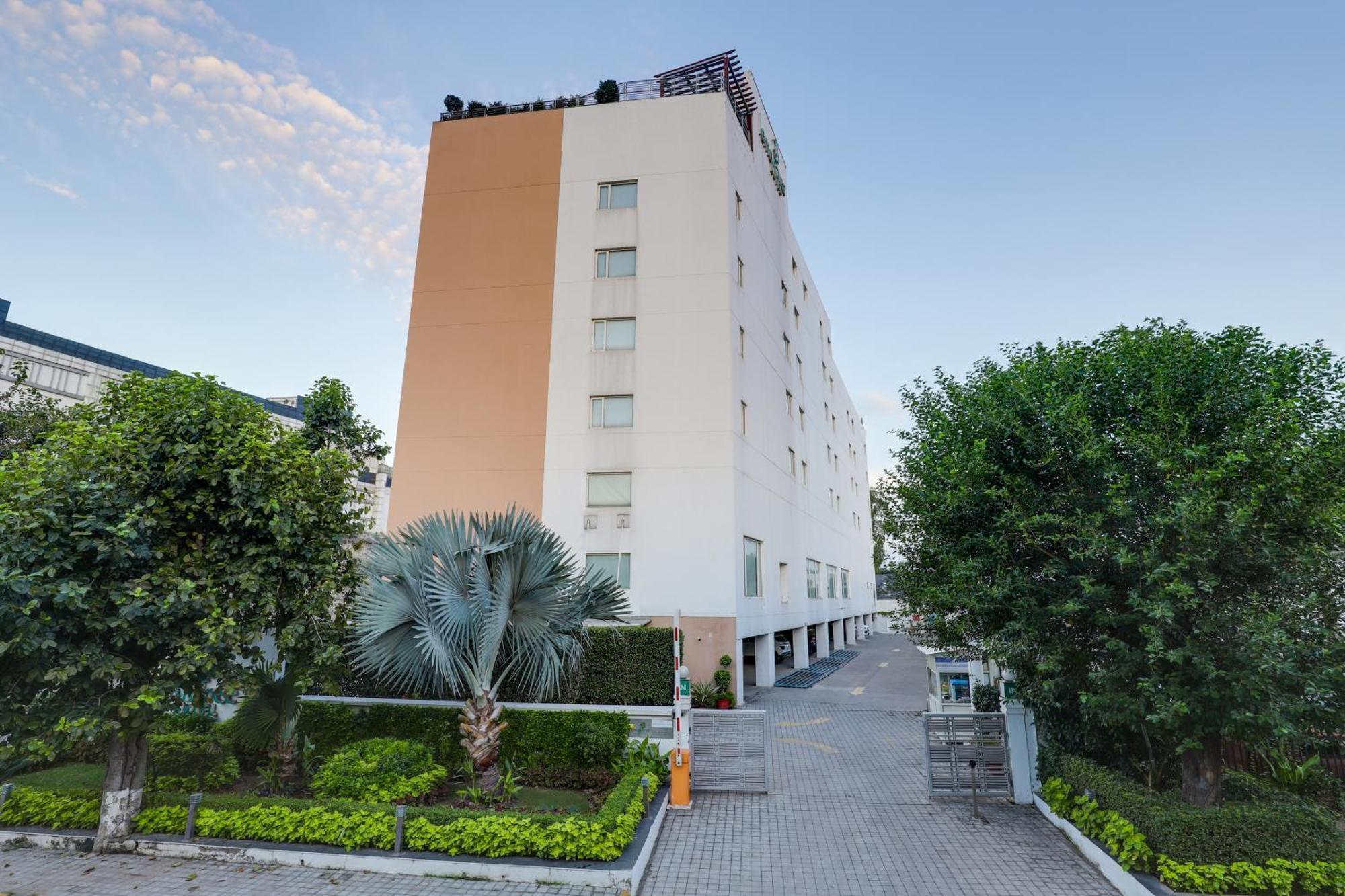 Lemon Tree Hotel Chandīgarh Exterior foto